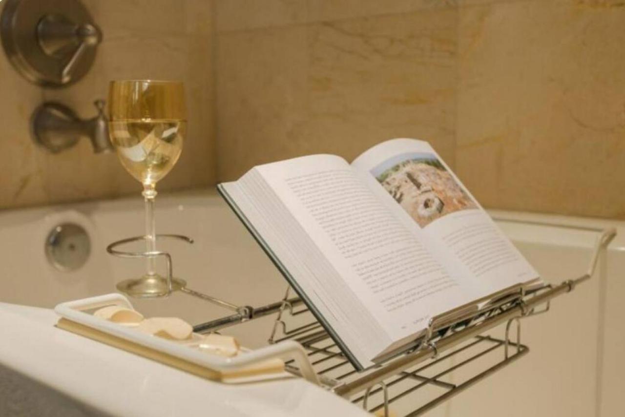 Villa Wine-Dine-Sunshine Cozy Flat In The Heart Of Dtsp Sankt Petersburg Exterior foto