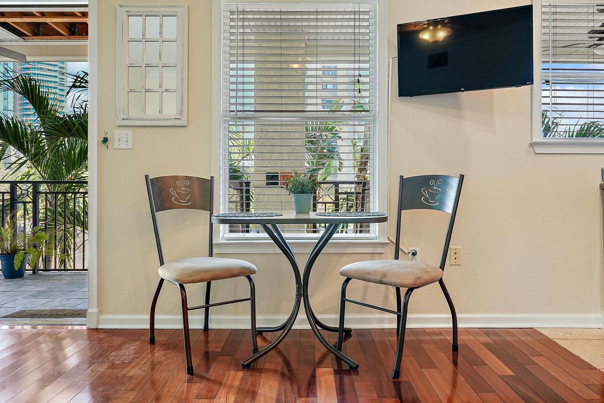 Villa Wine-Dine-Sunshine Cozy Flat In The Heart Of Dtsp Sankt Petersburg Exterior foto