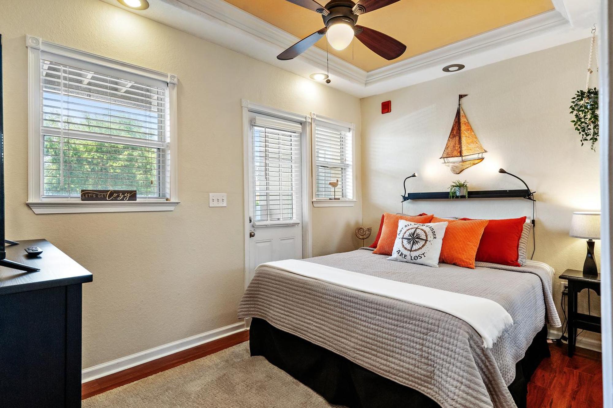 Villa Wine-Dine-Sunshine Cozy Flat In The Heart Of Dtsp Sankt Petersburg Exterior foto