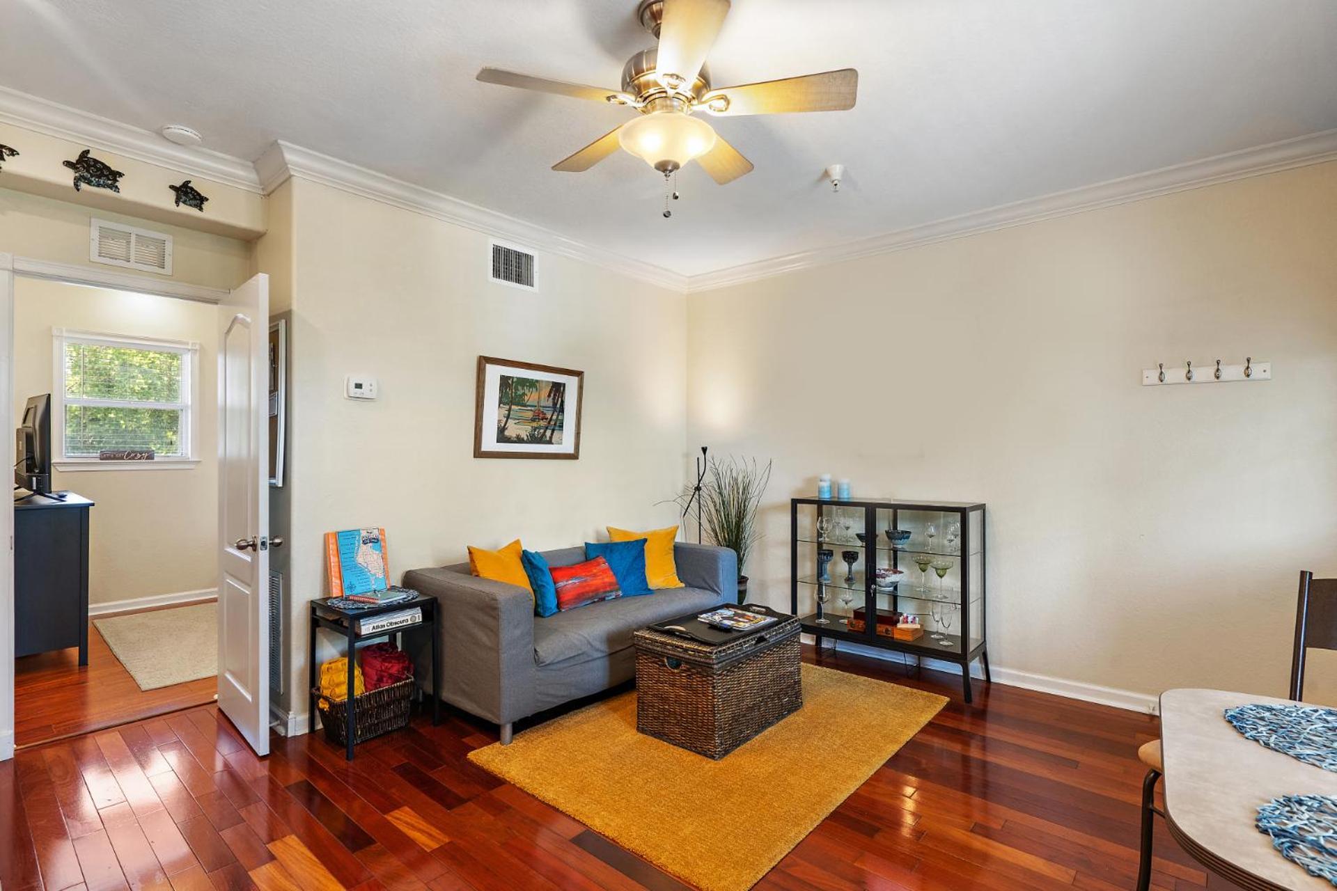 Villa Wine-Dine-Sunshine Cozy Flat In The Heart Of Dtsp Sankt Petersburg Exterior foto