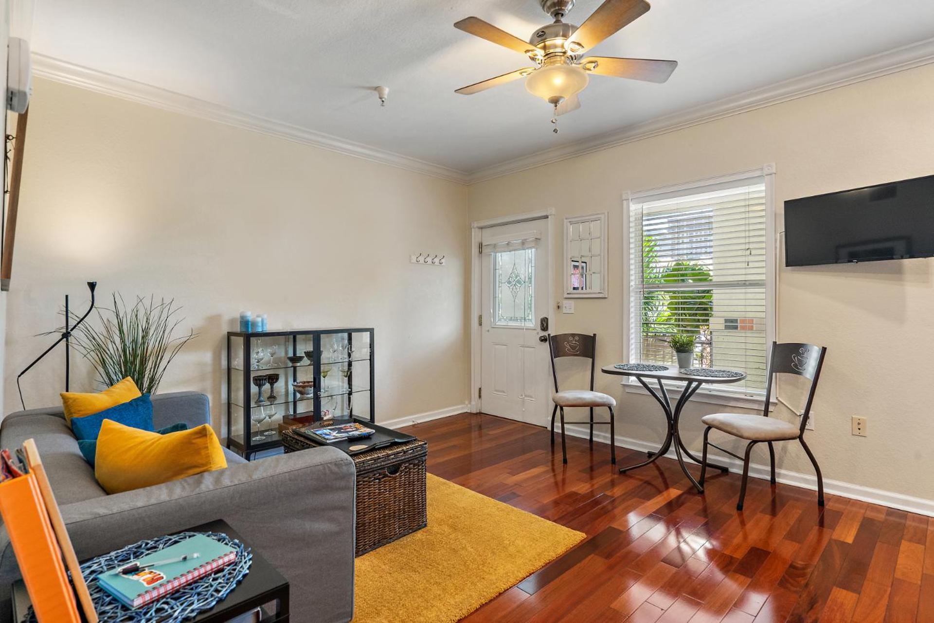 Villa Wine-Dine-Sunshine Cozy Flat In The Heart Of Dtsp Sankt Petersburg Exterior foto
